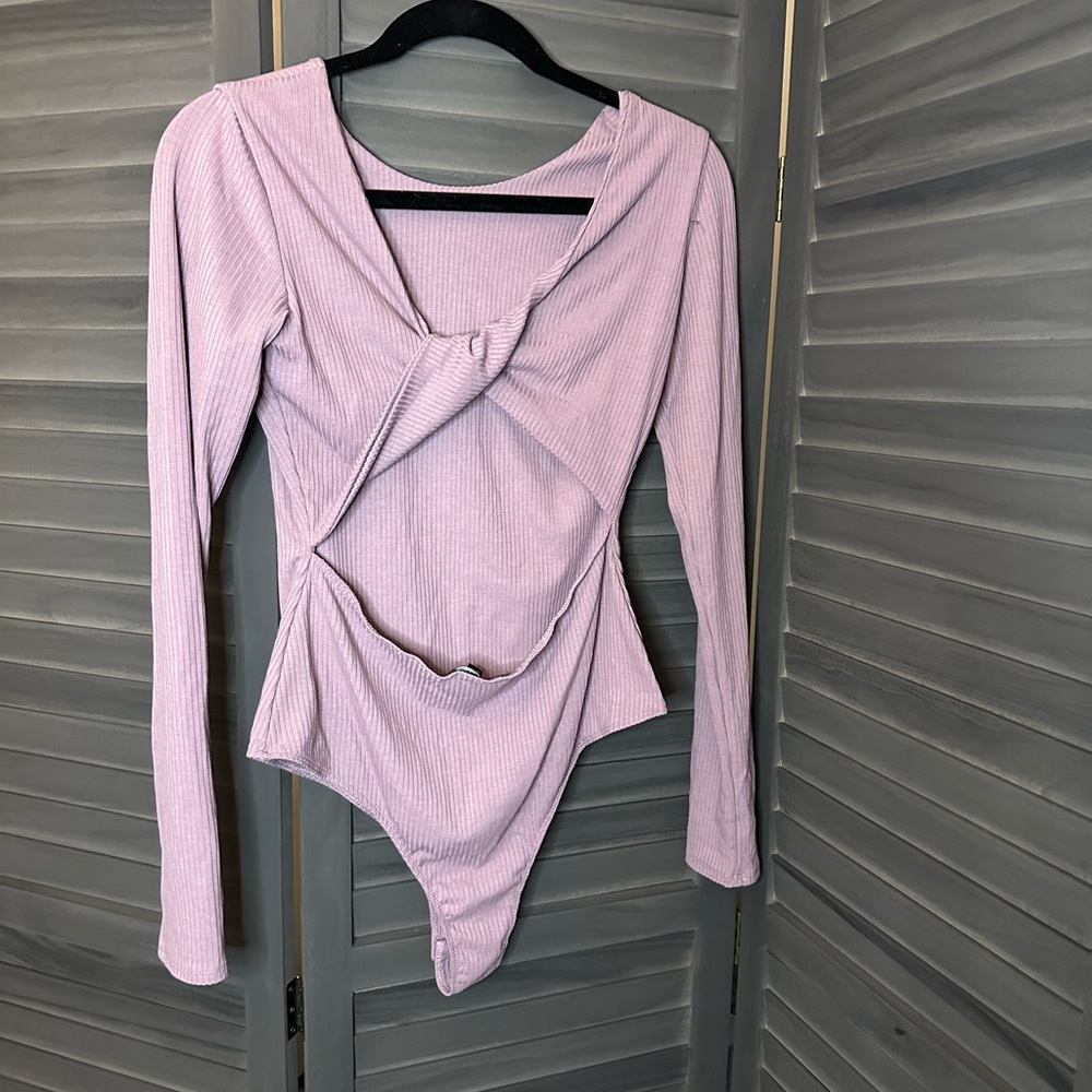Backless body suit